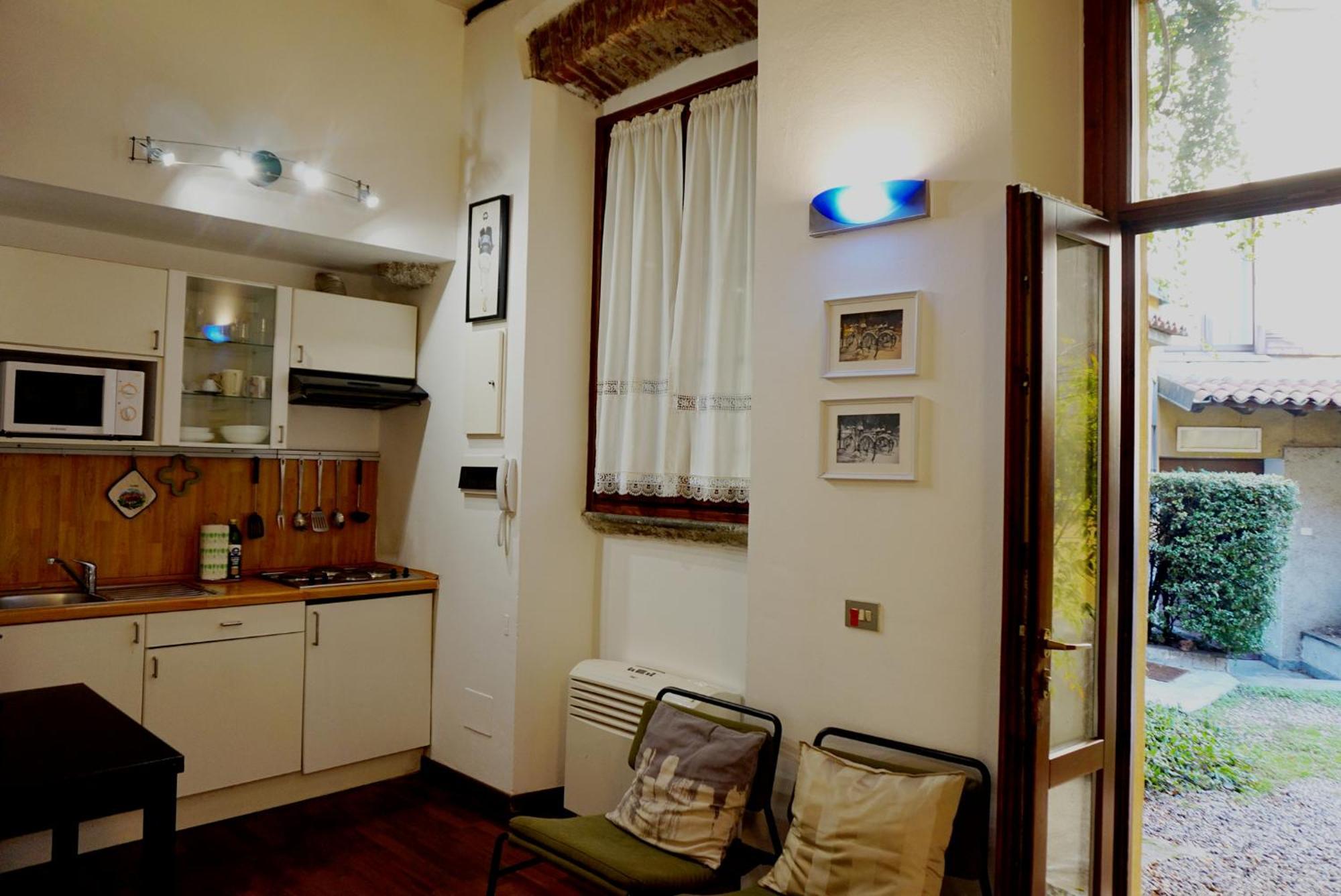 Studio Apartment Vicolo Lavandai Милано Екстериор снимка