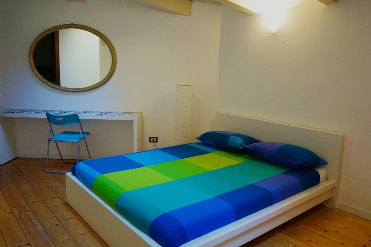 Studio Apartment Vicolo Lavandai Милано Екстериор снимка