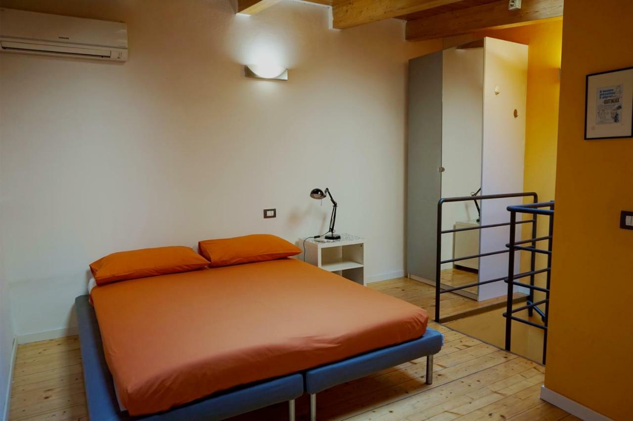 Studio Apartment Vicolo Lavandai Милано Екстериор снимка