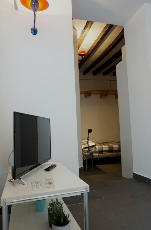 Studio Apartment Vicolo Lavandai Милано Екстериор снимка